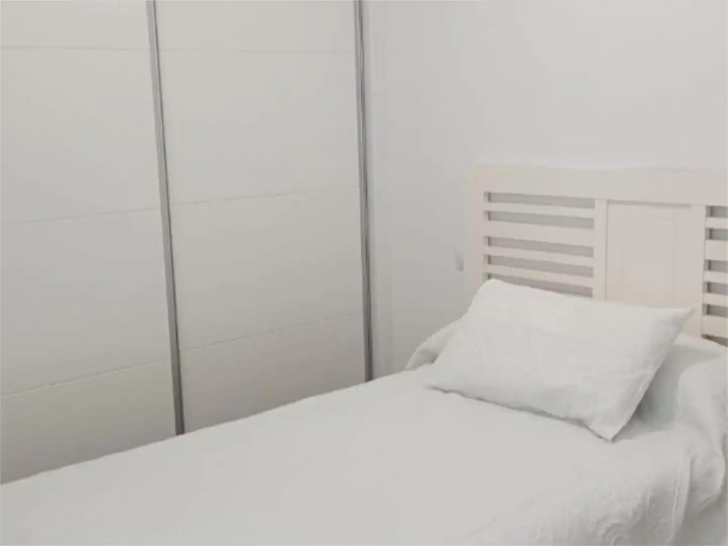 Habitación en Avenida del Doctor Fleming, 6, Descubridores - Escritores