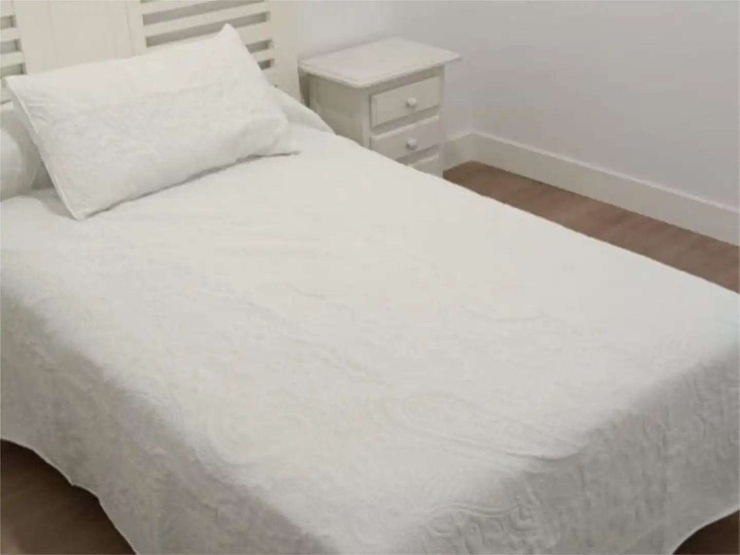 Habitación en Avenida del Doctor Fleming, 6, Descubridores - Escritores