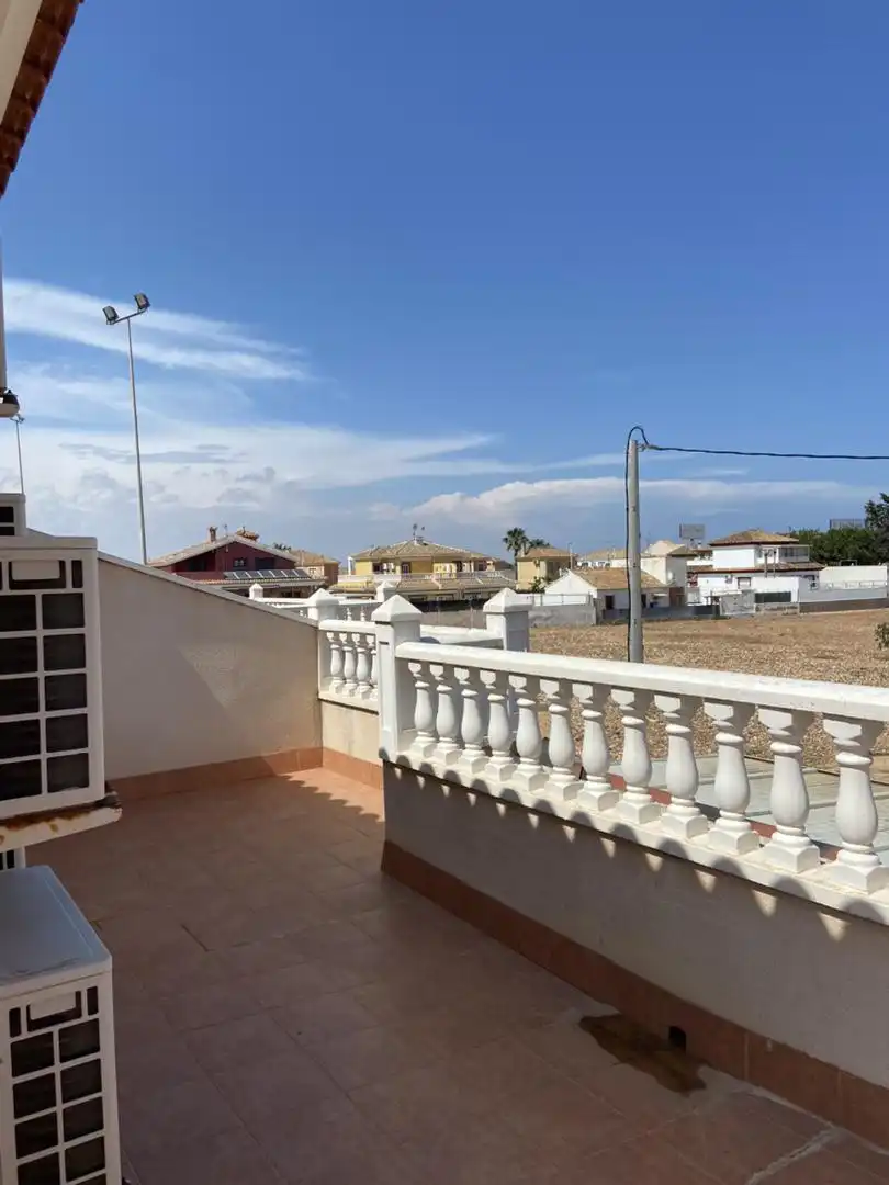 Vista exterior de Casa o chalet en venta en Los Alcázares con Aire acondicionado, Terraza y Piscina