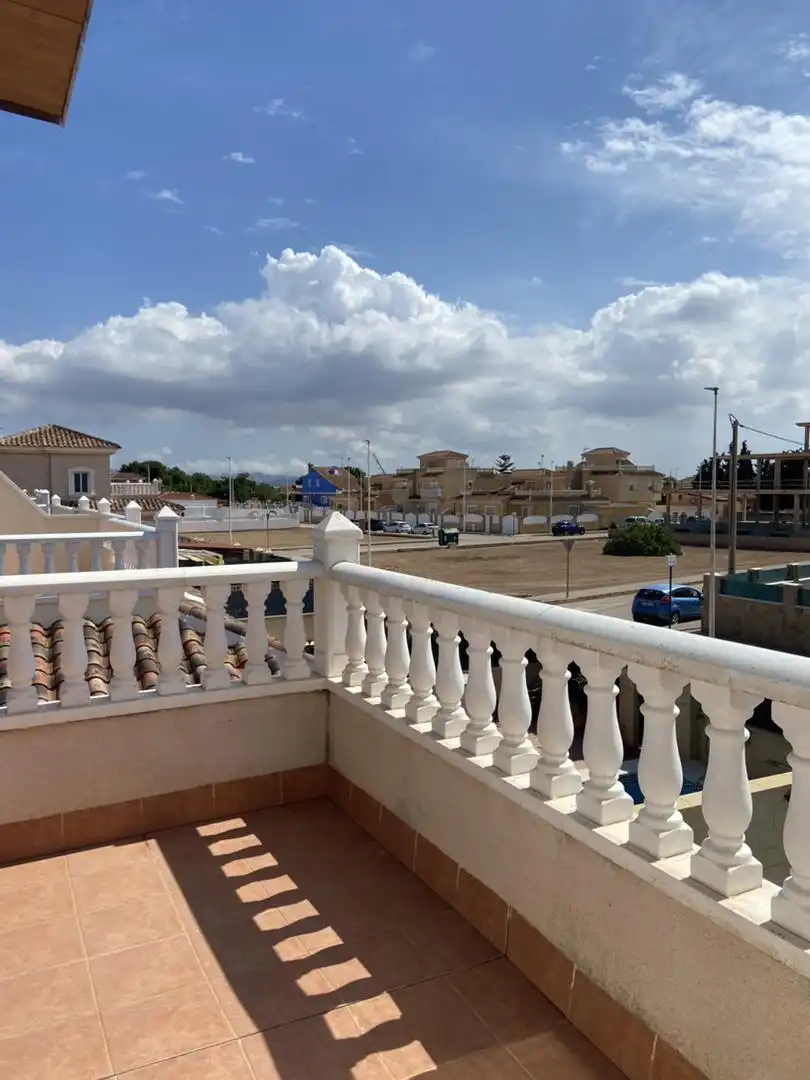 Vista exterior de Casa o chalet en venta en Los Alcázares con Aire acondicionado, Terraza y Piscina