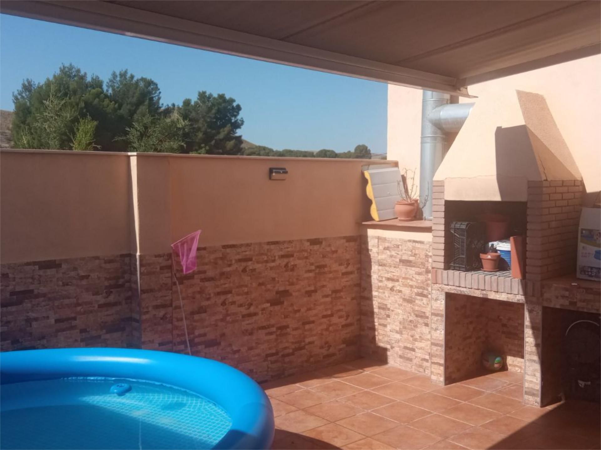 Piscina de Pis en venda en Tobarra amb Aire condicionat, Calefacció i Jardí privat
