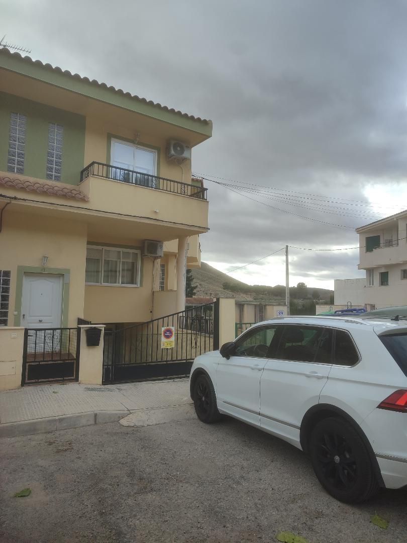 Casa adosada en venda a Calle Daniel Chulvi, 87, Tobarra Vista exterior de Casa adosada en venda en Tobarra amb Aire condicionat, Calefacció i Jardí privat