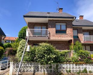 Vista exterior de Casa o xalet en venda en Hondarribia amb Terrassa i Balcó