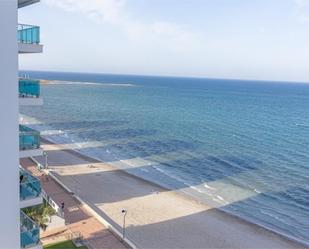 Vista exterior de Pis en venda en La Manga del Mar Menor amb Aire condicionat, Terrassa i Piscina