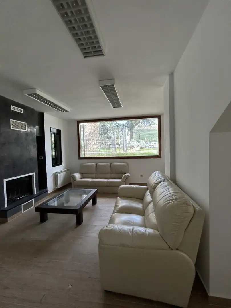 Casa o xalet en venda a Calle La Colmada, 16, Los Ángeles de San Rafael Sala d'estar de Casa o xalet en venda en El Espinar amb Terrassa, Traster i Moblat