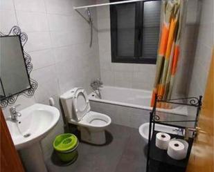 Bathroom of Flat to rent in  Teruel Capital