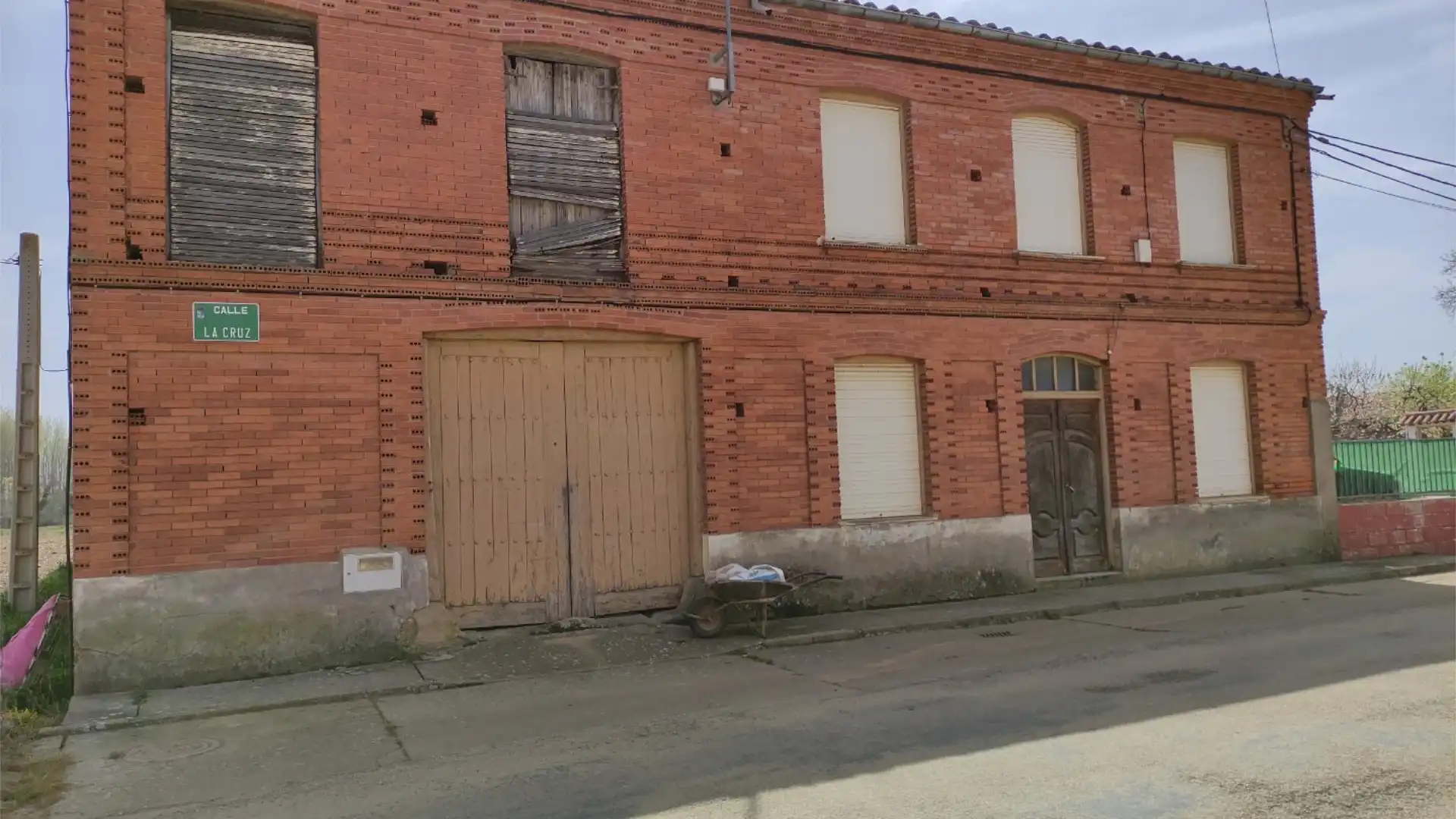 Casa o xalet en venda a Calle la Cruz, 24, Villamontán de la Valduerna Vista exterior de Casa o xalet en venda en Villamontán de la Valduerna amb Traster