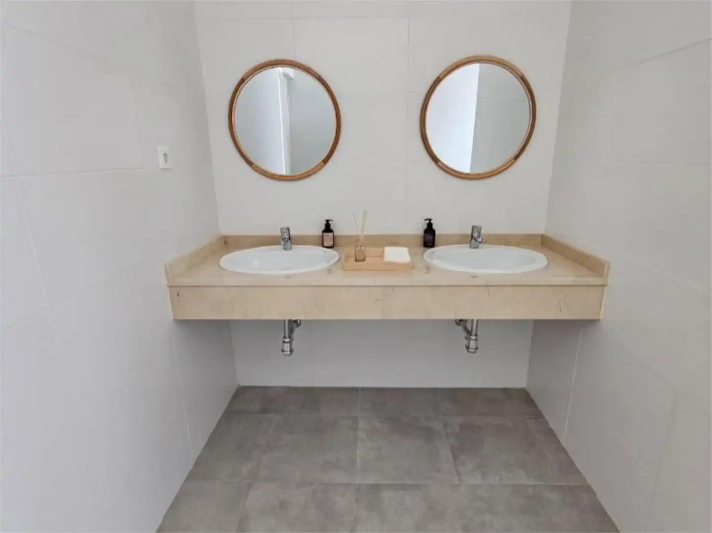 Bathroom of Industrial buildings for rent in La Puebla de Montalbán
