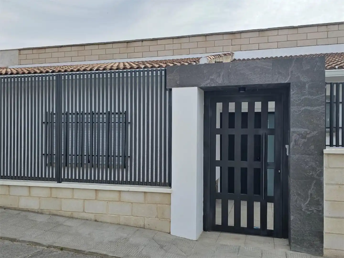 Exterior view of Industrial buildings for rent in La Puebla de Montalbán