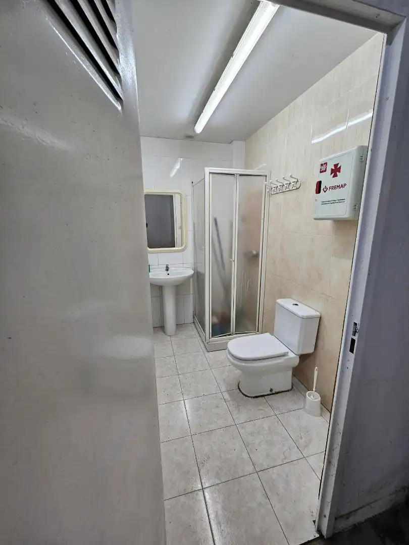 Nave industrial en venta en Estrada Camposancos, 103, Comesaña - Matamá Baño de Nave industrial en venta en Vigo con Aire acondicionado