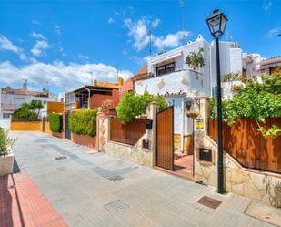 Vista exterior de Casa adosada en venda en Coín amb Aire condicionat, Terrassa i Piscina