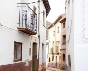 Vista exterior de Casa adosada en venda en Jarque amb Balcó