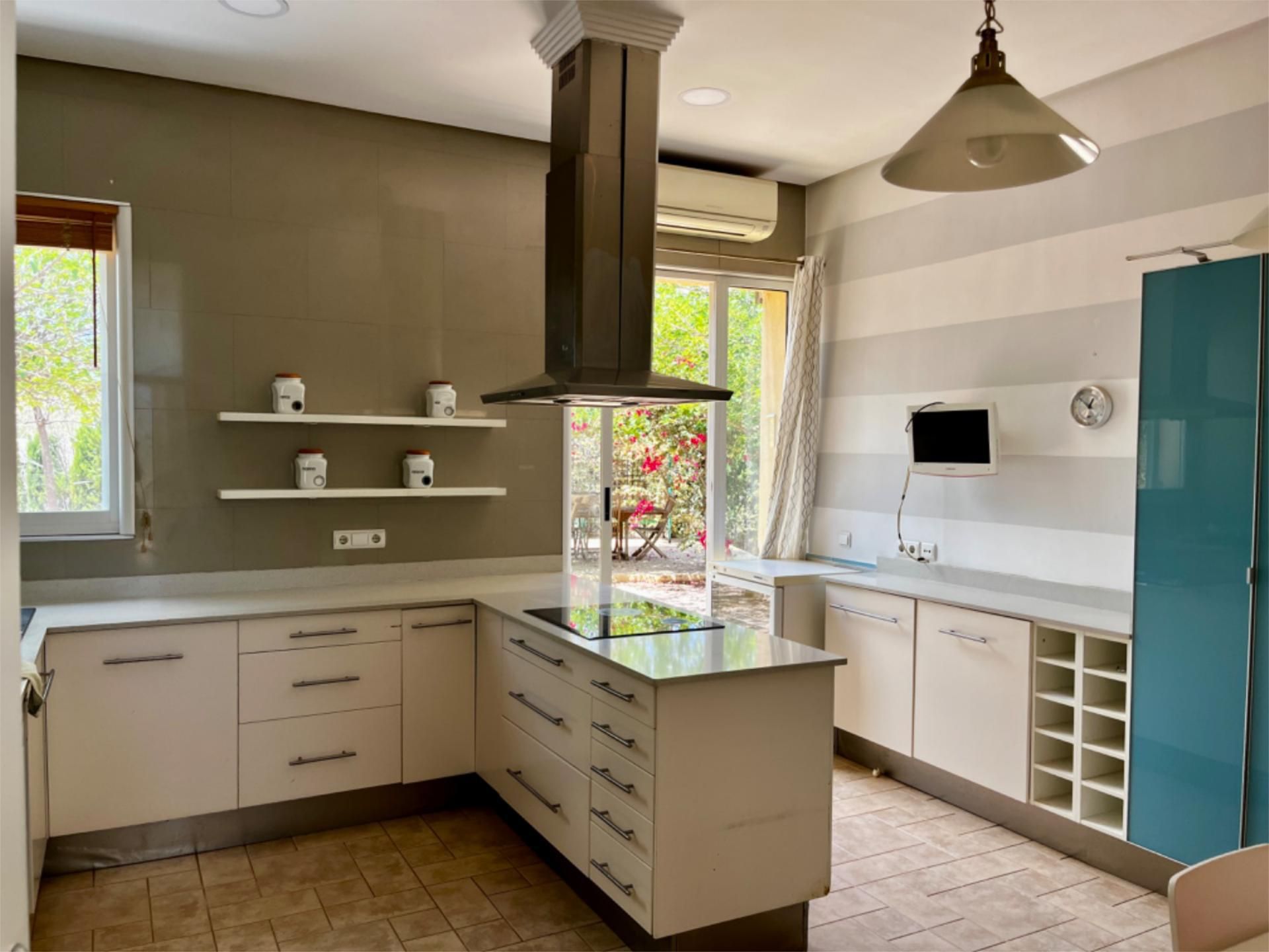 Kitchen of House or chalet for sale in Alicante / Alacant  with Air Conditioner, Terrace and Swimming Pool