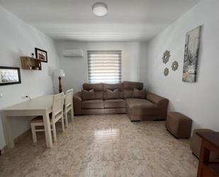 Sala d'estar de Pis de lloguer en Puente de Génave amb Aire condicionat, Terrassa i Balcó