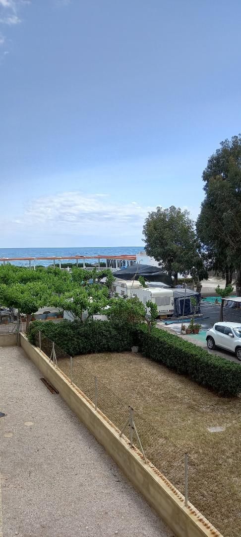 Vista exterior de Apartament de lloguer en Oropesa del Mar / Orpesa amb Jardí privat, Terrassa i Moblat