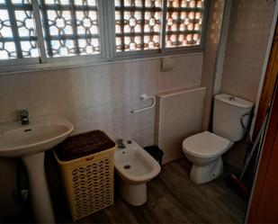 Bathroom of Flat to rent in  Melilla Capital  with Air Conditioner and Balcony