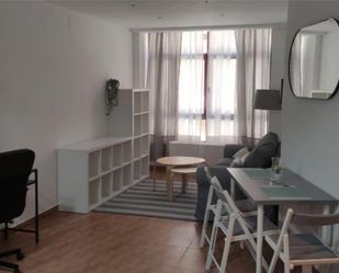 Sala d'estar de Apartament de lloguer en  Madrid Capital amb Aire condicionat