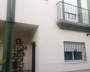 Vista exterior de Casa adosada en venda en La Rambla amb Aire condicionat i Terrassa