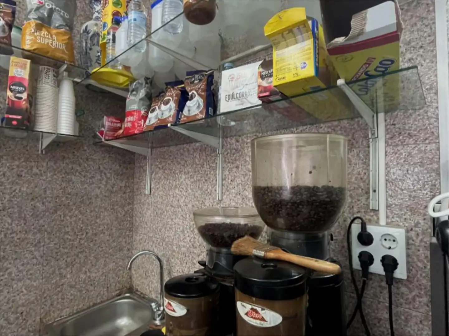 Local en venta en Calle Ruiz de Alarnes, 1, San Isidro Cocina de Local en venta en Getafe con Amueblado