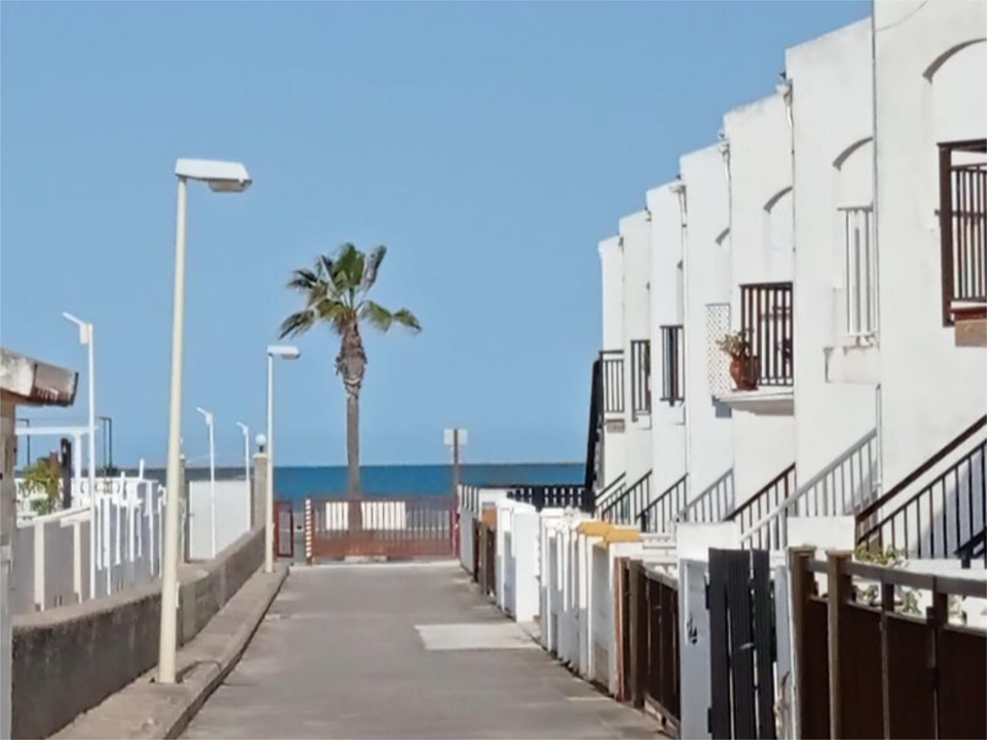 Exterior view of Single-family semi-detached for sale in Oropesa del Mar / Orpesa  with Terrace