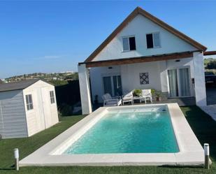 Piscina de Casa o xalet en venda en Chiclana de la Frontera amb Aire condicionat, Calefacció i Jardí privat