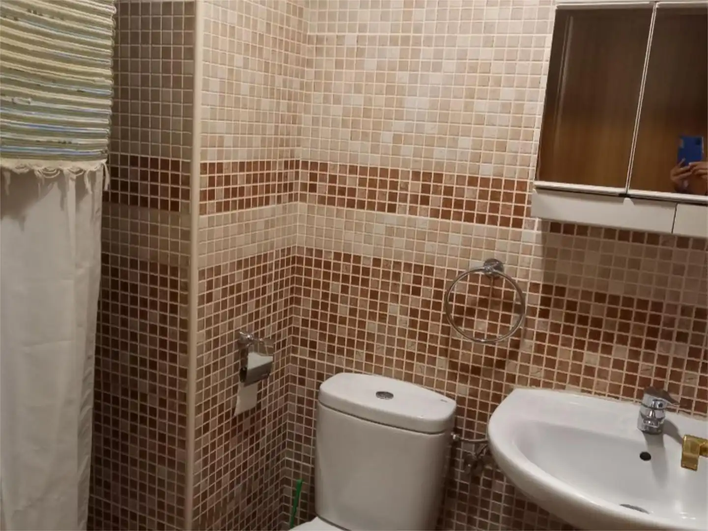 Baño de Piso para compartir en Toledo con Calefacción y Amueblado