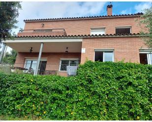 Vista exterior de Casa o xalet en venda en La Roca del Vallès amb Aire condicionat, Terrassa i Balcó