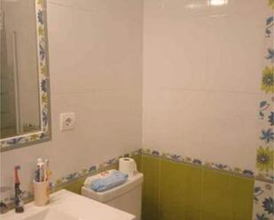 Bathroom of Flat to rent in Osuna