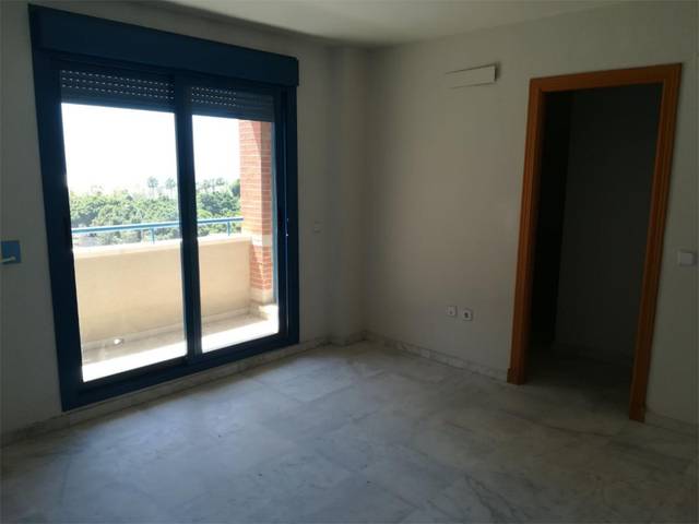 Piso en Venta en Calle Fernán Núñez, 17 en Parque Ayala - Jardín de la Abadía - Huelín