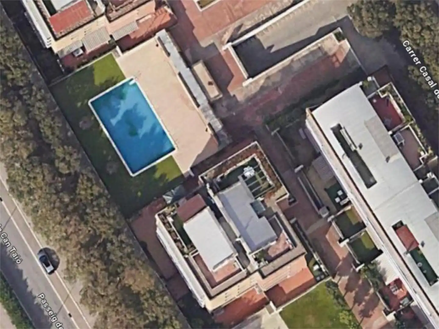 Piso en venta en Carrer la Baronia, 16, Santa Perpètua de Mogoda Piso en venta en Santa Perpètua de Mogoda con Terraza, Trastero y Piscina