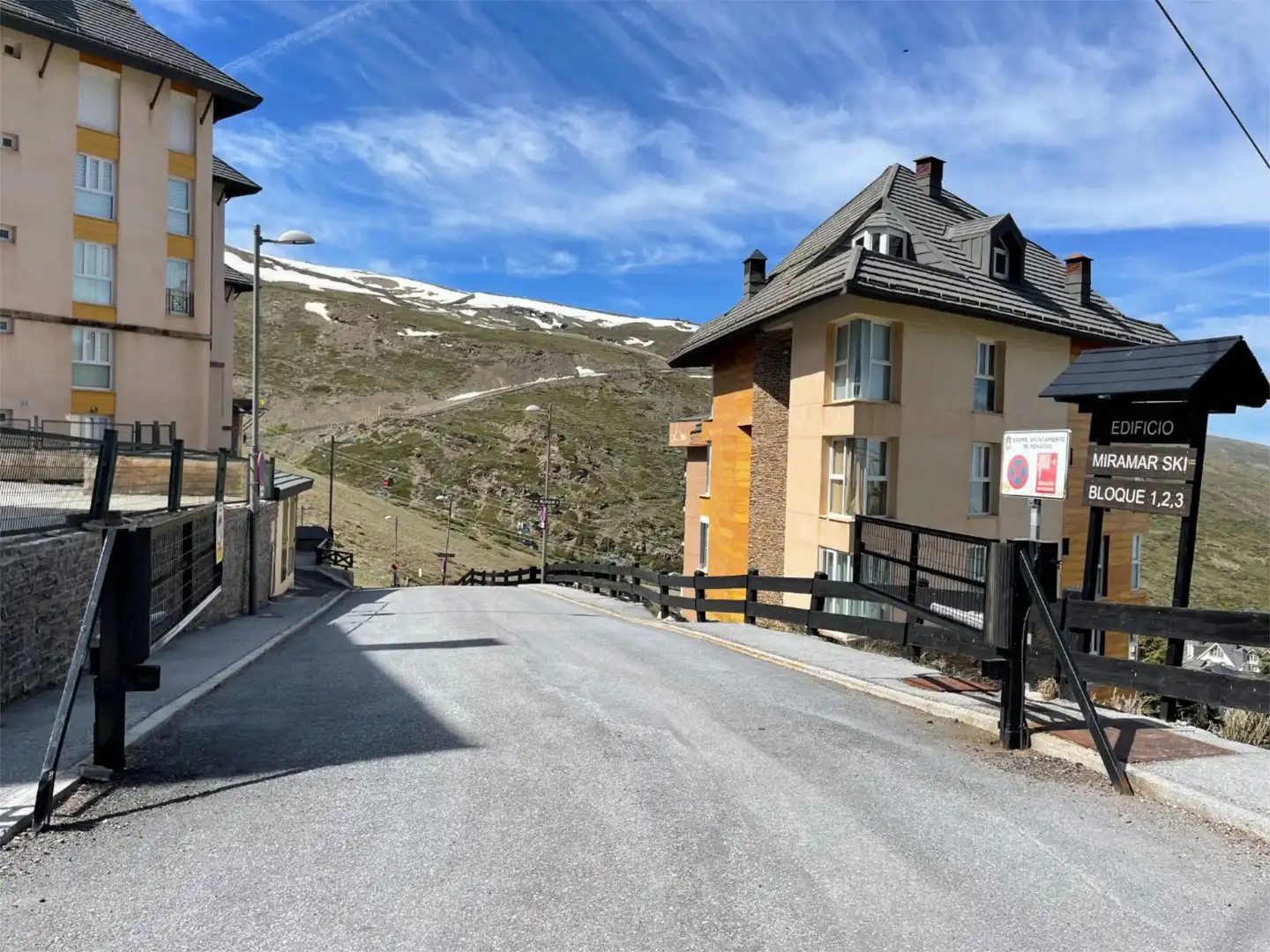 Vista exterior de Àtic en venda en Sierra Nevada amb Calefacció, Parquet i Traster