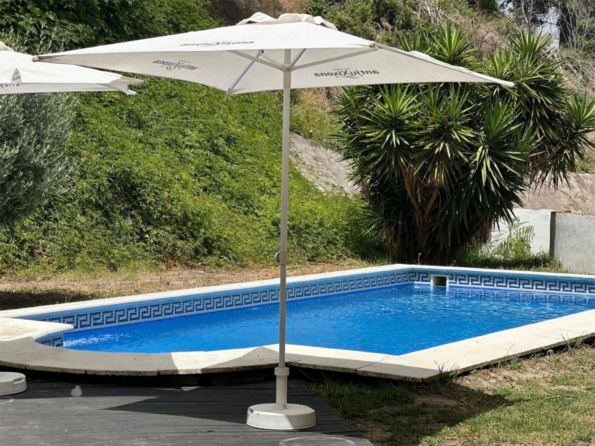 Piscina de Casa adosada de lloguer en Almuñécar amb Jardí privat, Terrassa i Traster