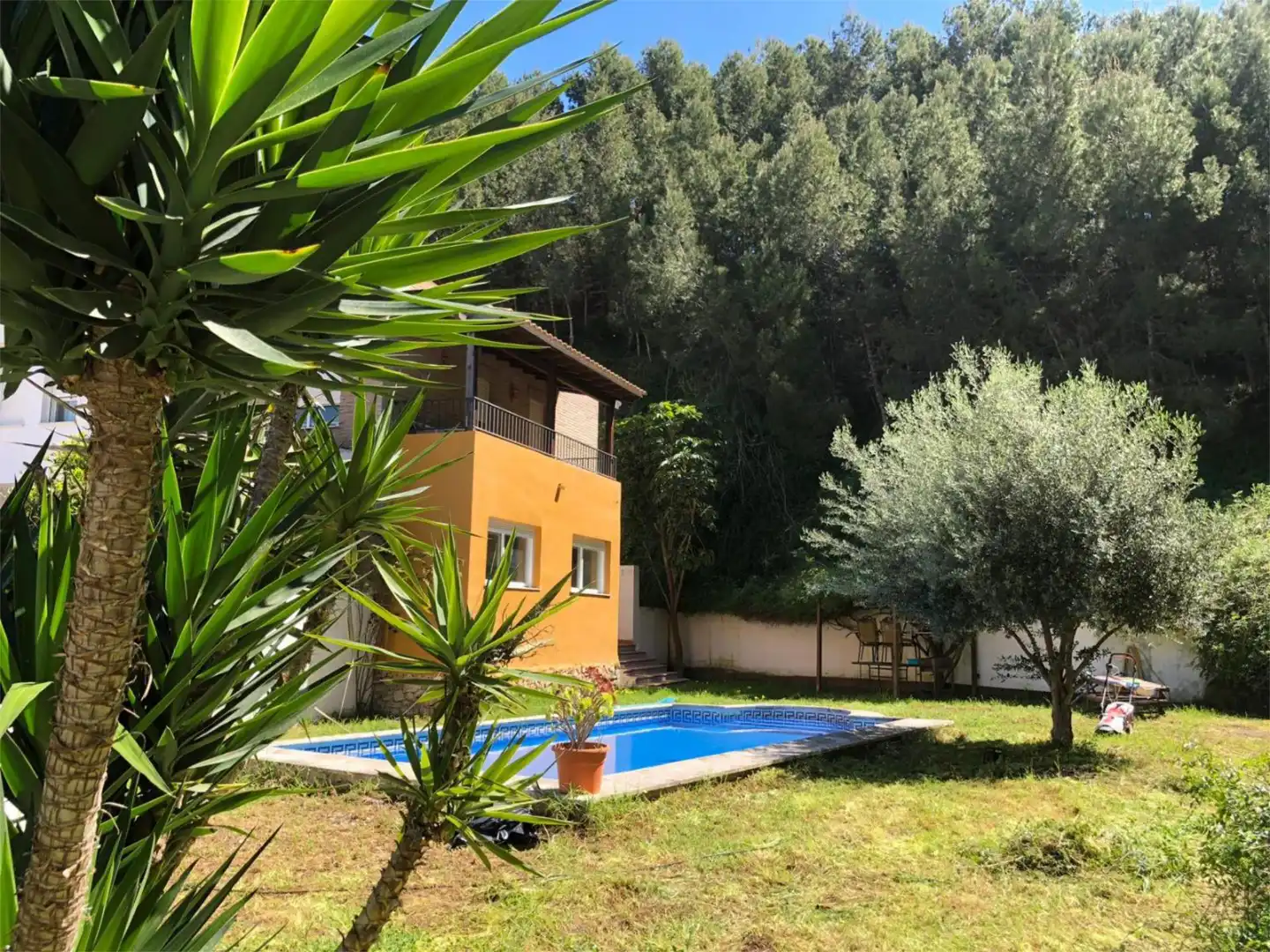 Einfamilien-Reihenhaus zur Miete in Desconocido Albina, 23, Almuñécar Garten von Einfamilien-Reihenhaus zur Miete in Almuñécar mit Terrasse und Schwimmbad