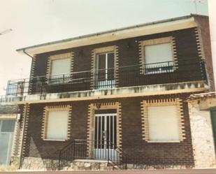 Vista exterior de Casa o xalet en venda en Melgar de Tera amb Terrassa