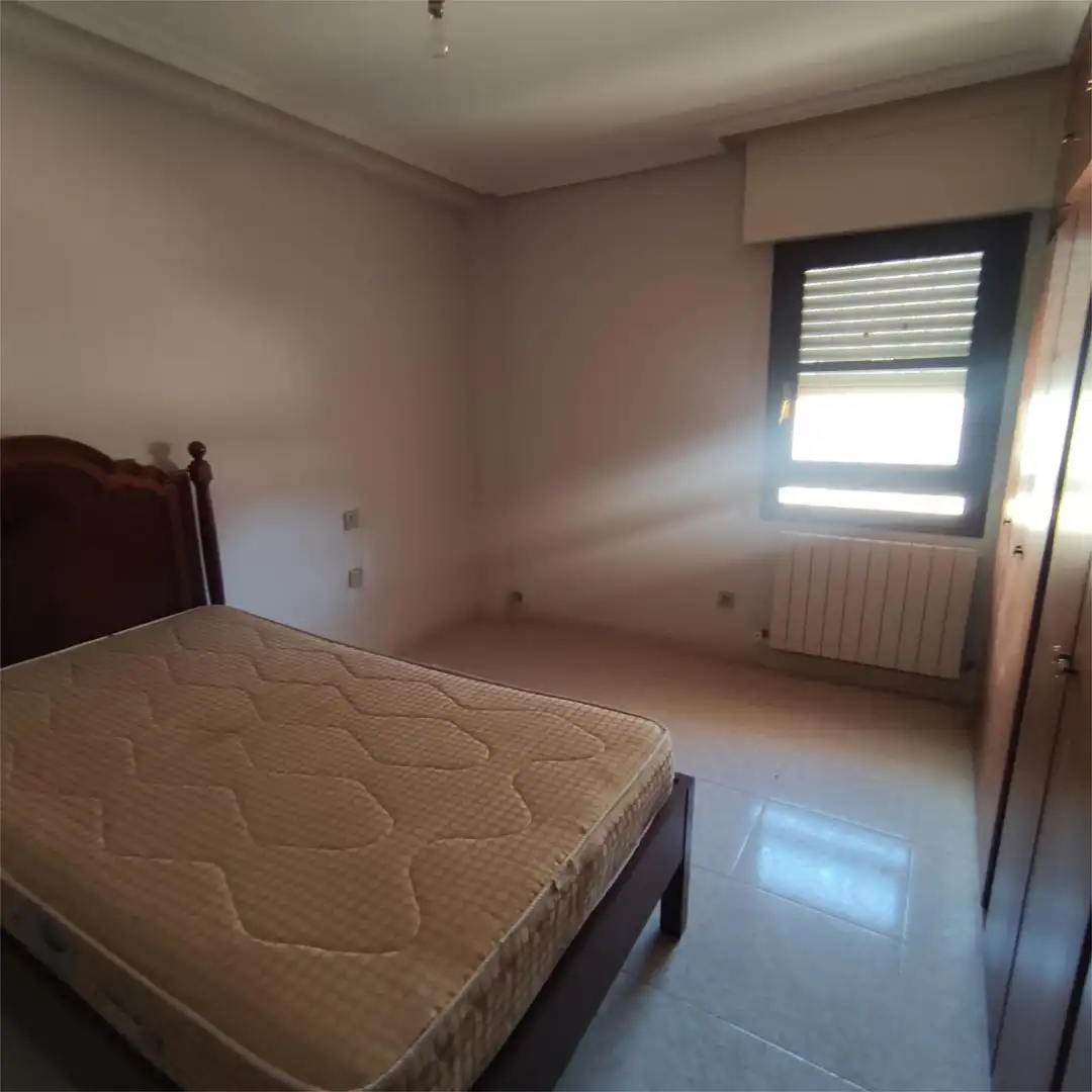 Schlafzimmer von Wohnung zum Verkauf in Torrecilla En Cameros mit Heizung, Terrasse und Abstellraum