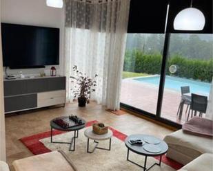 Sala d'estar de Casa adosada en venda en Gondomar amb Terrassa i Piscina