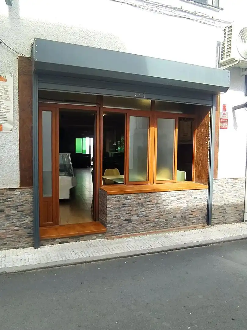 Local en venta en Calle José Antonio, 33, Valdefuentes