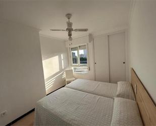 Dormitori de Apartament de lloguer en Dénia amb Terrassa i Piscina