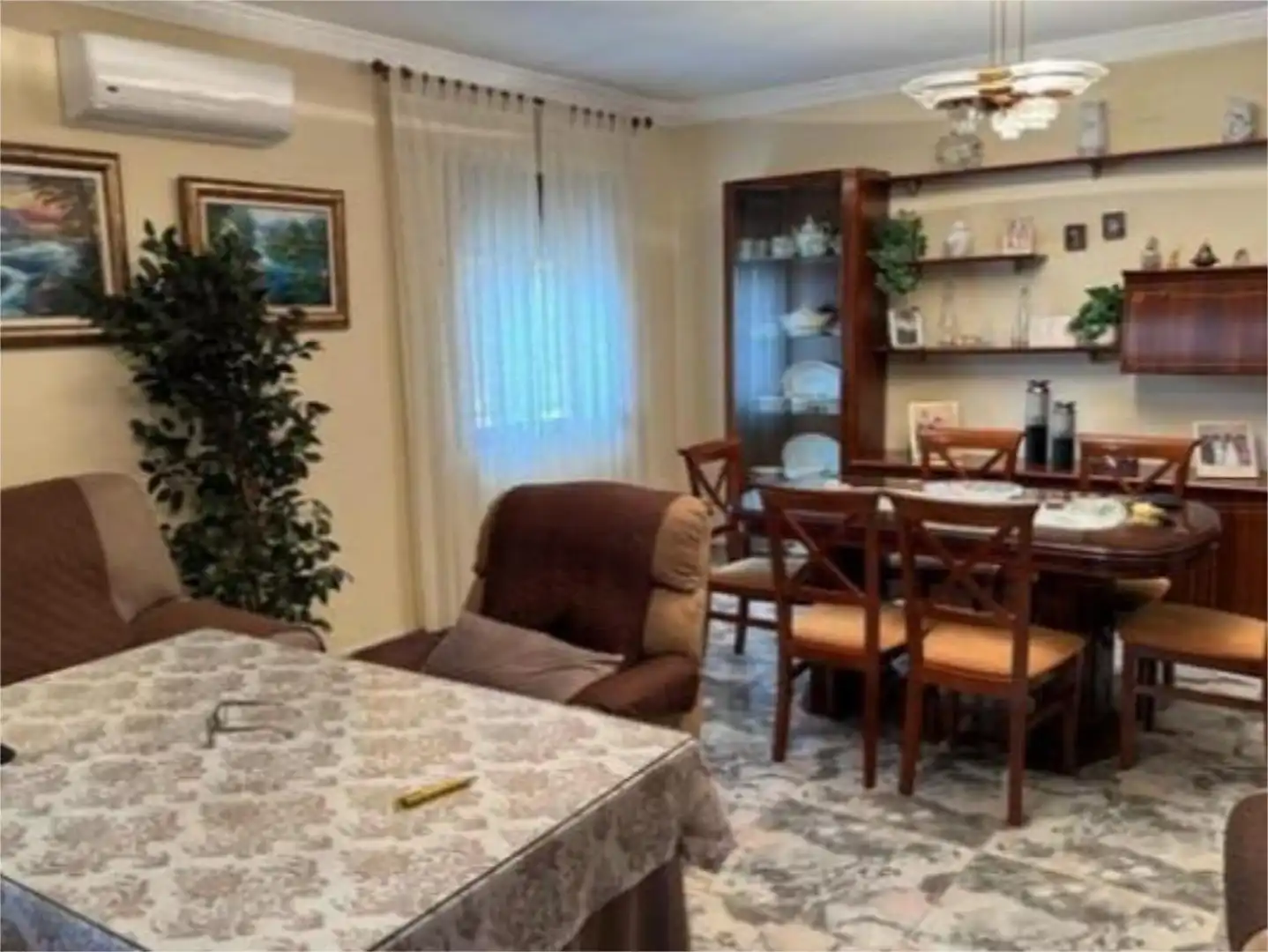 Casa adosada en venta en Calle Ganivet, 107, Iznalloz Comedor de Casa adosada en venta en Iznalloz con Aire acondicionado y Terraza