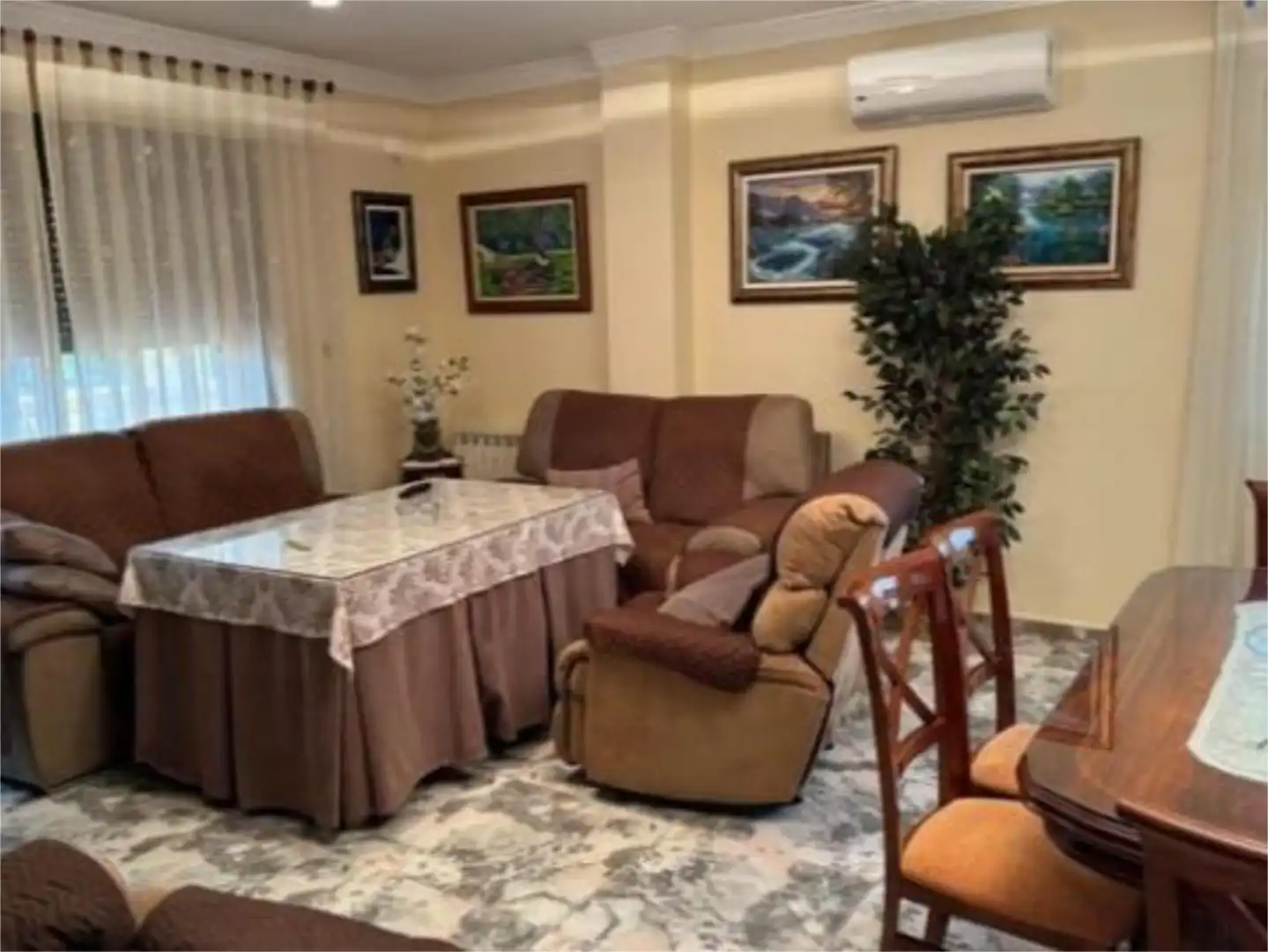Casa adosada en venta en Calle Ganivet, 107, Iznalloz Comedor de Casa adosada en venta en Iznalloz con Aire acondicionado y Terraza