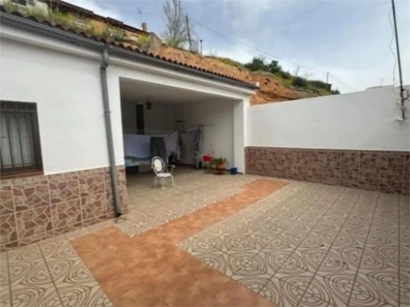 Casa adosada en venta en Calle Ganivet, 107, Iznalloz Vista exterior de Casa adosada en venta en Iznalloz con Aire acondicionado y Terraza