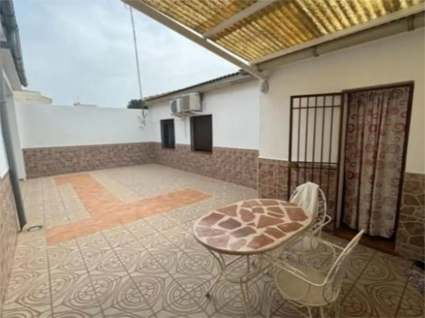 Casa adosada en venta en Calle Ganivet, 107, Iznalloz Terraza de Casa adosada en venta en Iznalloz con Aire acondicionado y Terraza