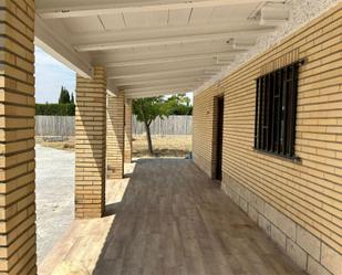 Vista exterior de Casa o xalet en venda en Fuentes de Ebro amb Terrassa i Piscina