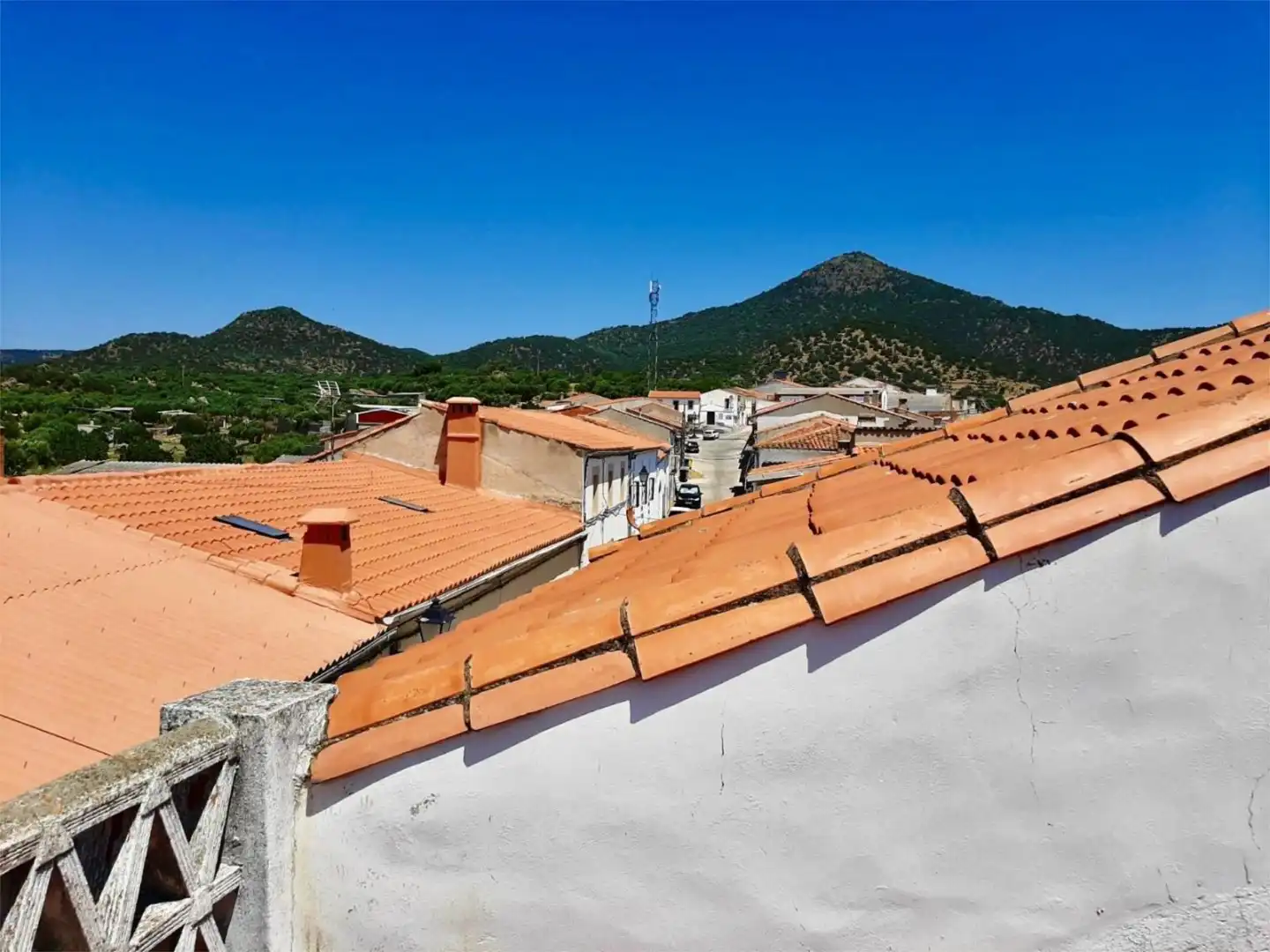 Casa o chalet en venta en Calle Hernán Cortés, 24, Almoharín Vista exterior de Casa o chalet en venta en Almoharín con Aire acondicionado, Terraza y Balcón