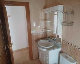Badezimmer von Wohnung miete in Fuentelapeña