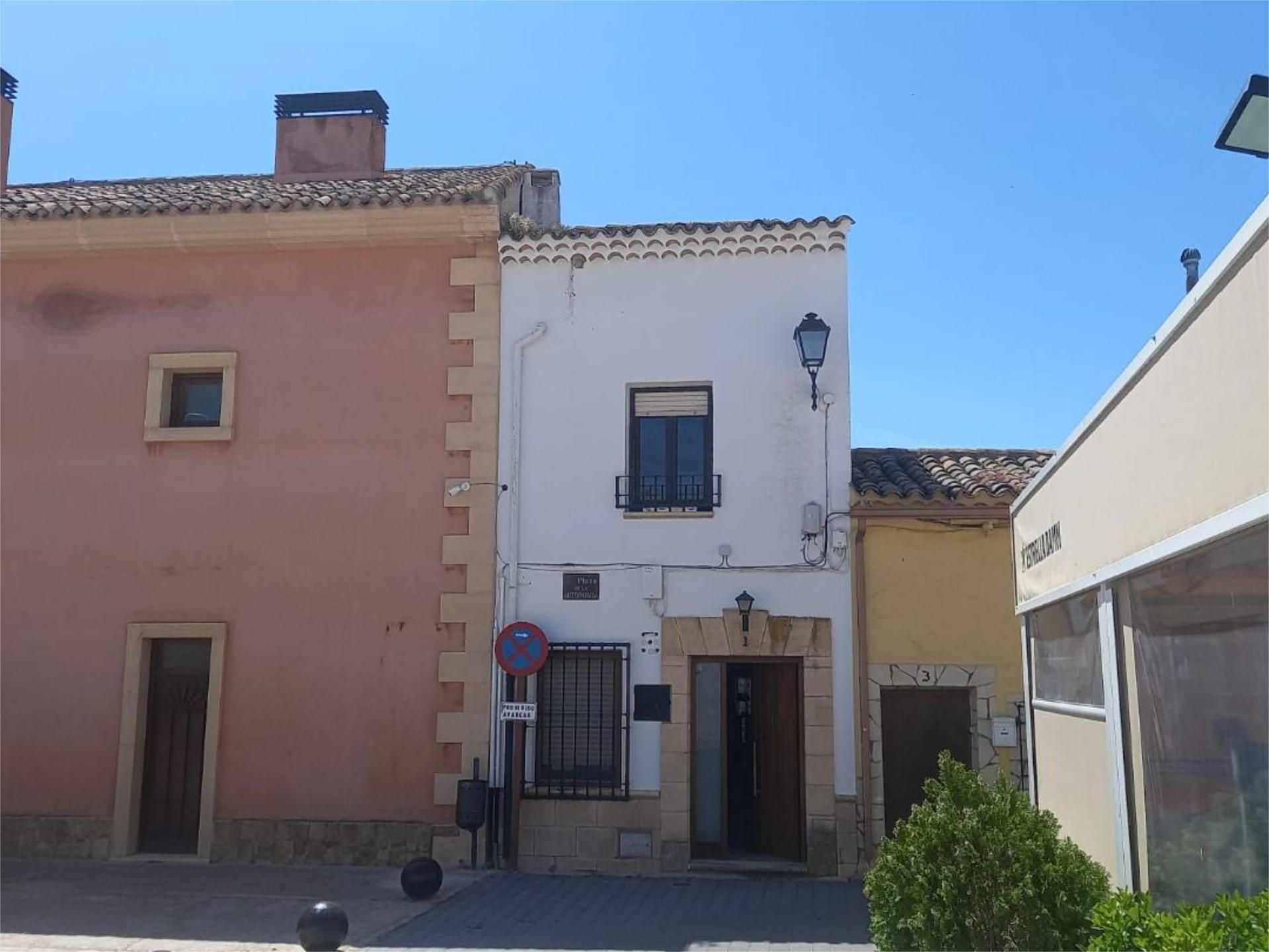 Exterior view of Single-family semi-detached for sale in Alarcón  with Terrace, Furnished and Balcony