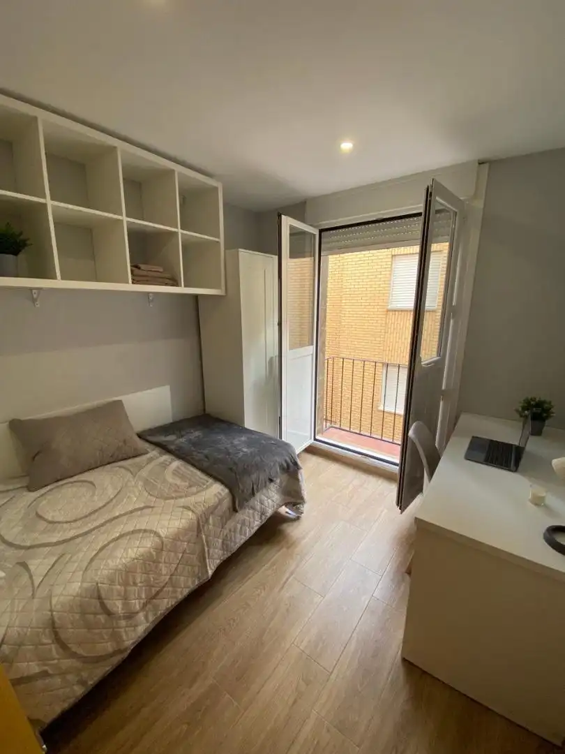 Habitación de Piso para compartir en Miranda de Ebro con Calefacción, Parquet y Amueblado