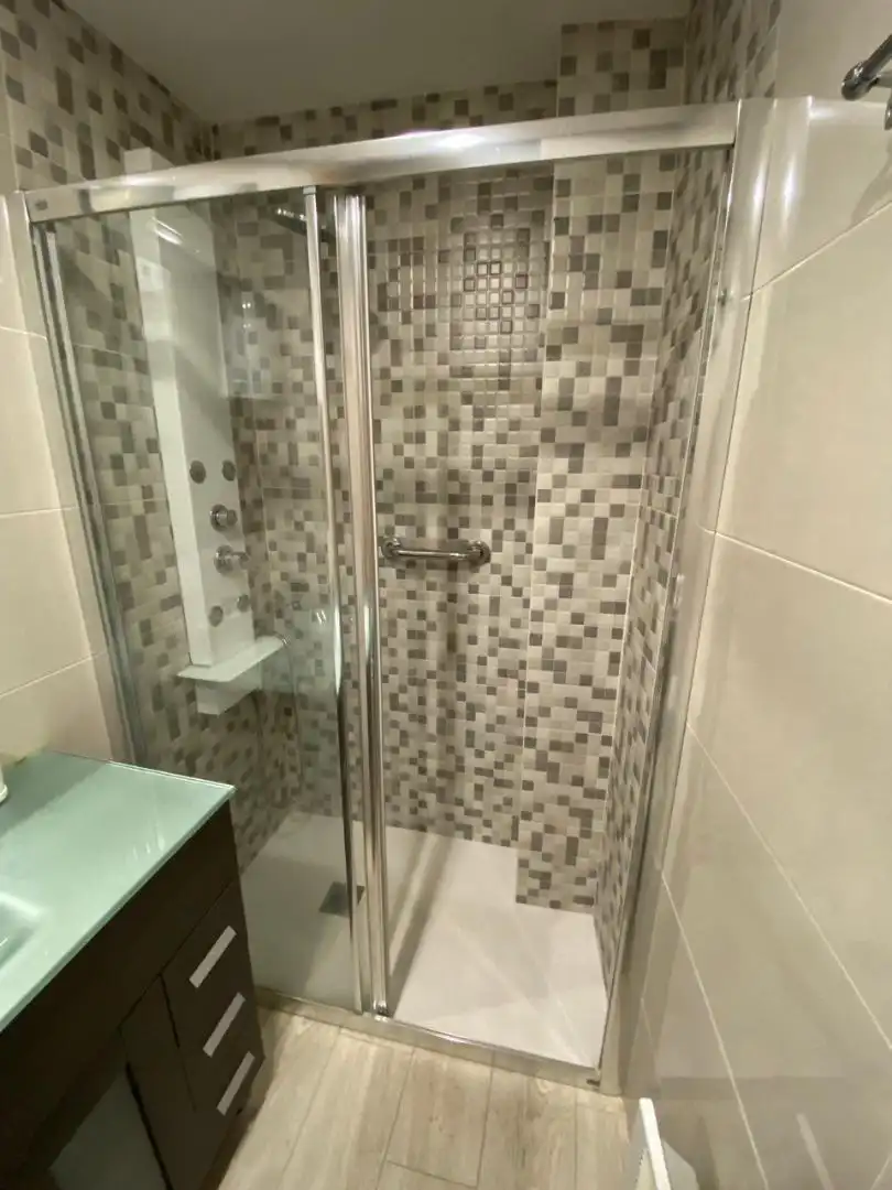 Baño de Piso para compartir en Miranda de Ebro con Calefacción, Parquet y Amueblado