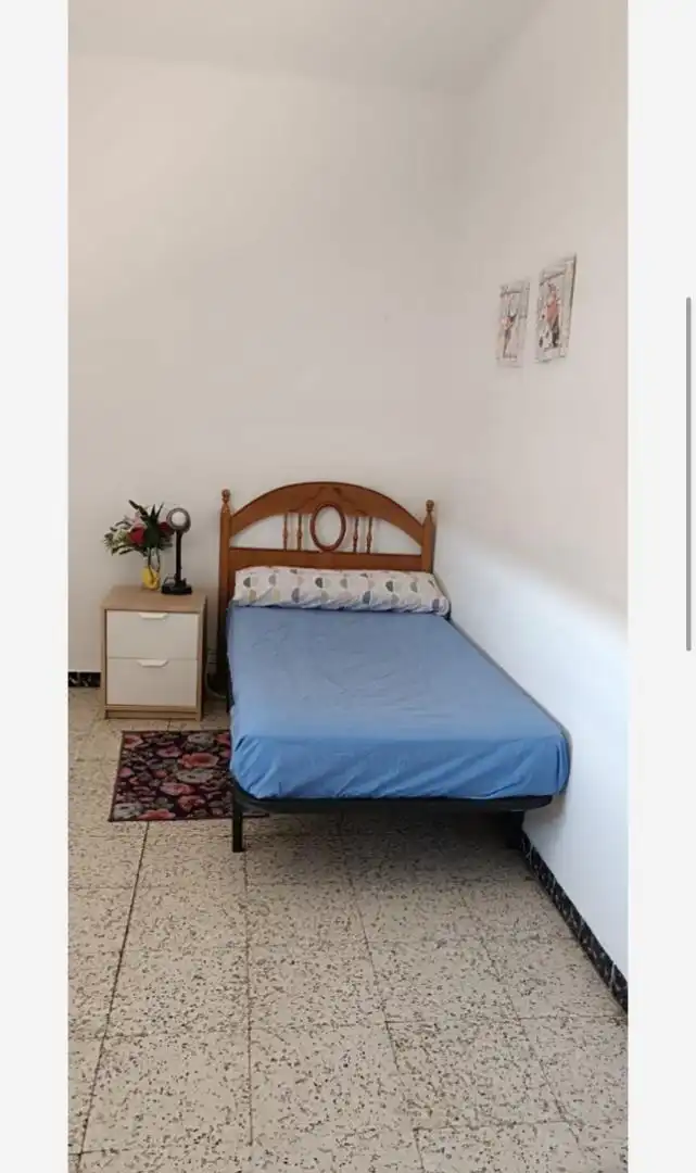 Schlafzimmer von Wohnungen zur untervermieten in Cáceres mit Möbliert, Ofen und Waschmaschine