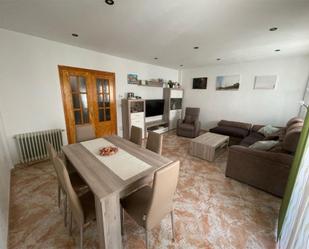 Sala d'estar de Dúplex en venda en Baza amb Aire condicionat i Balcó